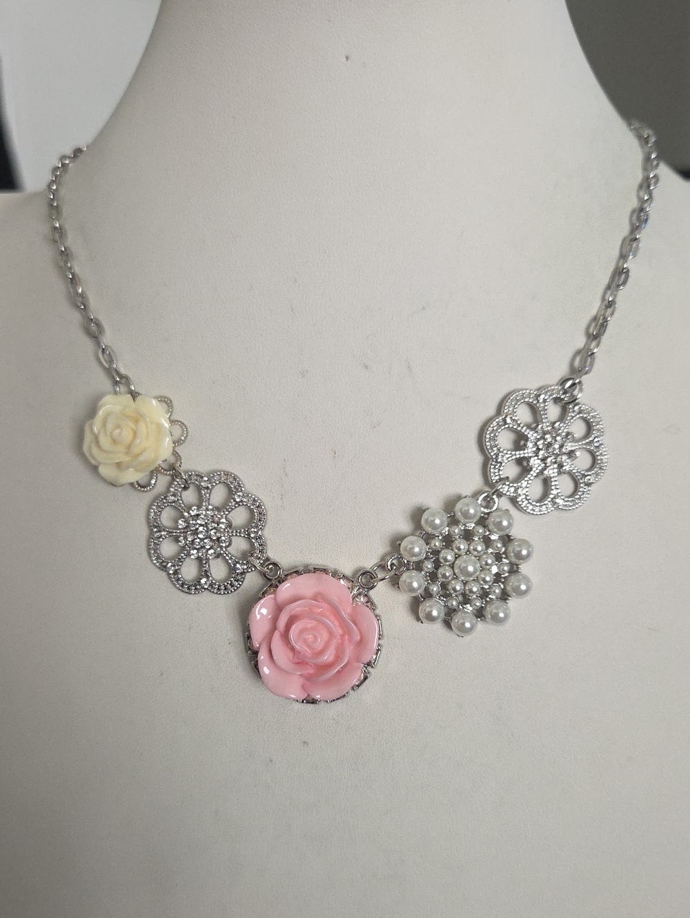 Paparazzi Pink Floral Necklace NWT